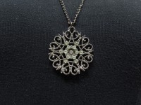 Colar Mandala com Strass